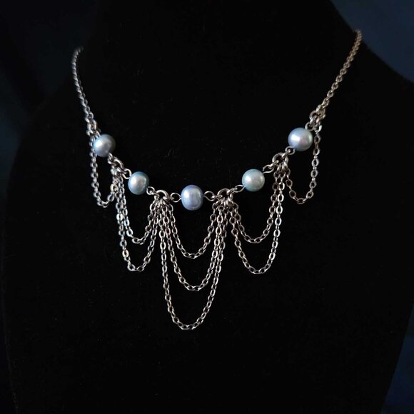Vintage mermaid silver and blue pearls draped necklace with a small silver chain - Picture 5 of 12